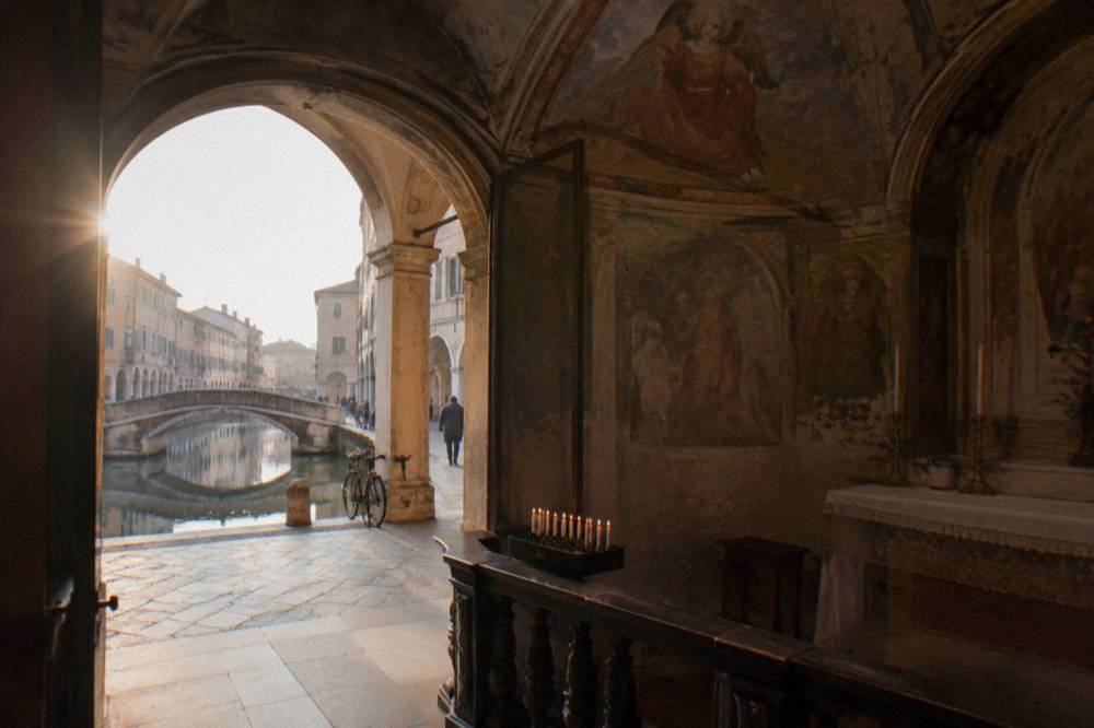 Frescoed vault above a chapel interior in Padua