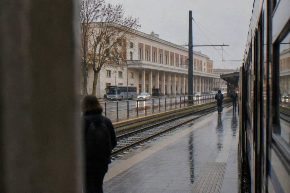 Regional train at a platform inside Padova railway station