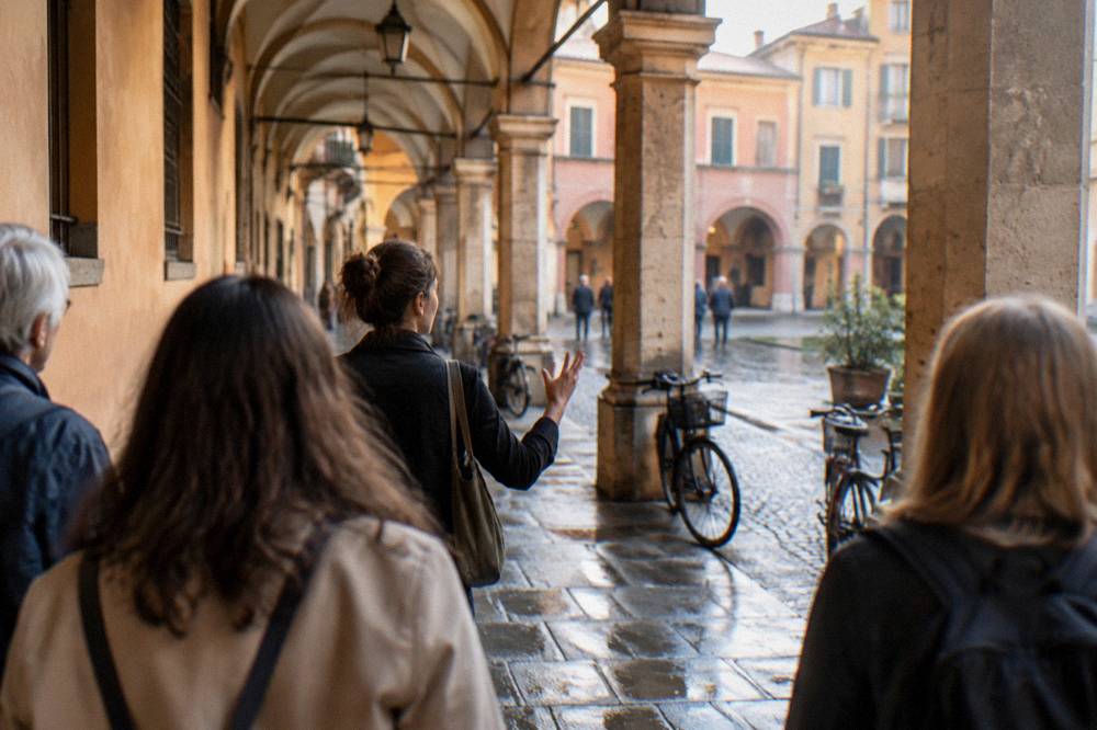 Guide leading a small group of visitors along an arcaded Padua street